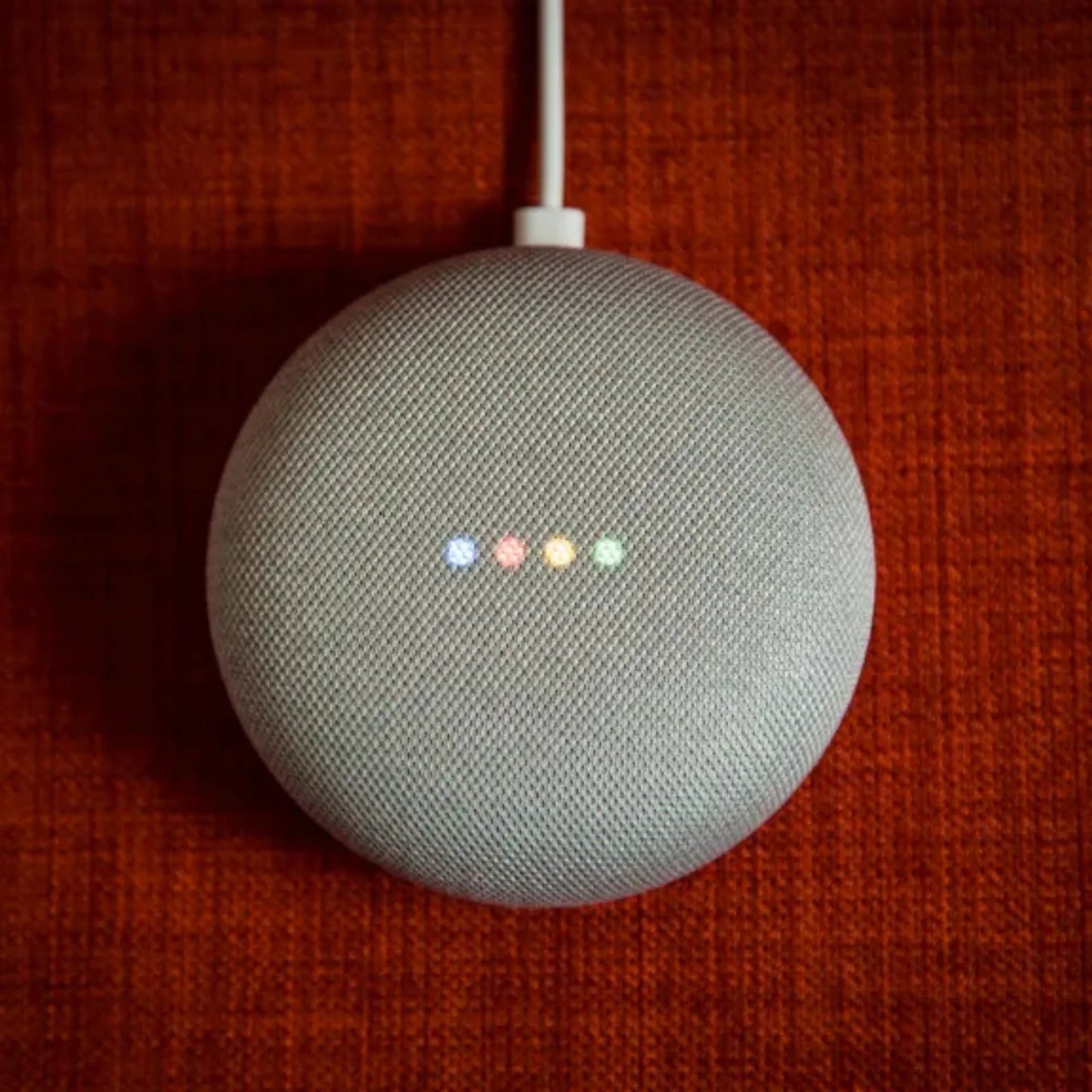 Google Home Mini 1st Generation, Small but Convenient Smart Speaker, Google Assistant, Control Appliances with Just Your Voice, Powerful and Rich Sound (White)